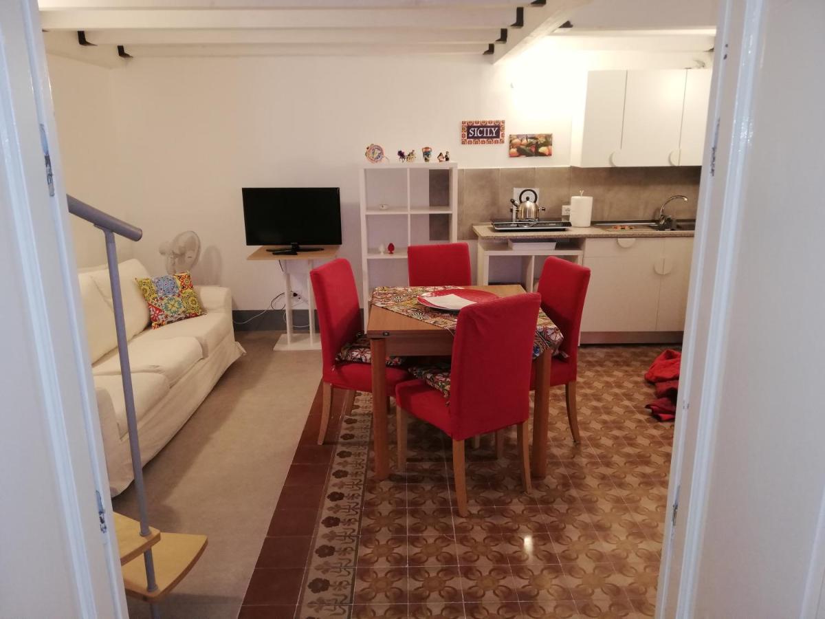 Il Posto Giusto Station Rooms Palermo Exterior photo